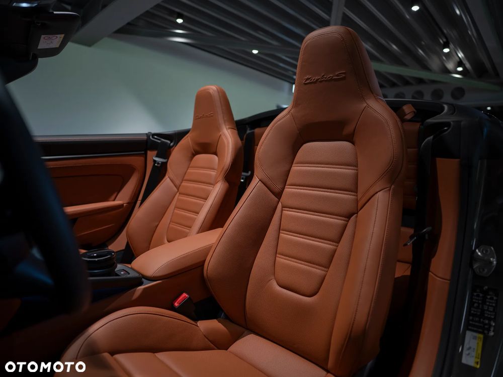 Porsche 911 Carrera Turbo S - 25