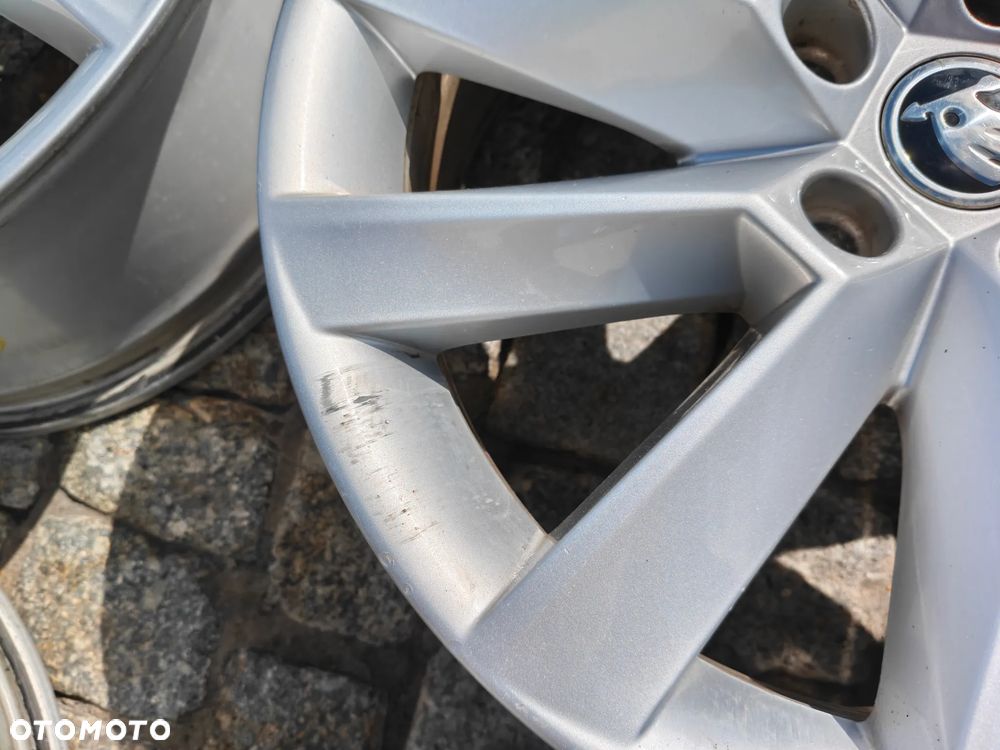 Felgi Aluminiowe 17 Skoda Superb 5x112 ET40 Seat Audi VW 3V0601025C - 13