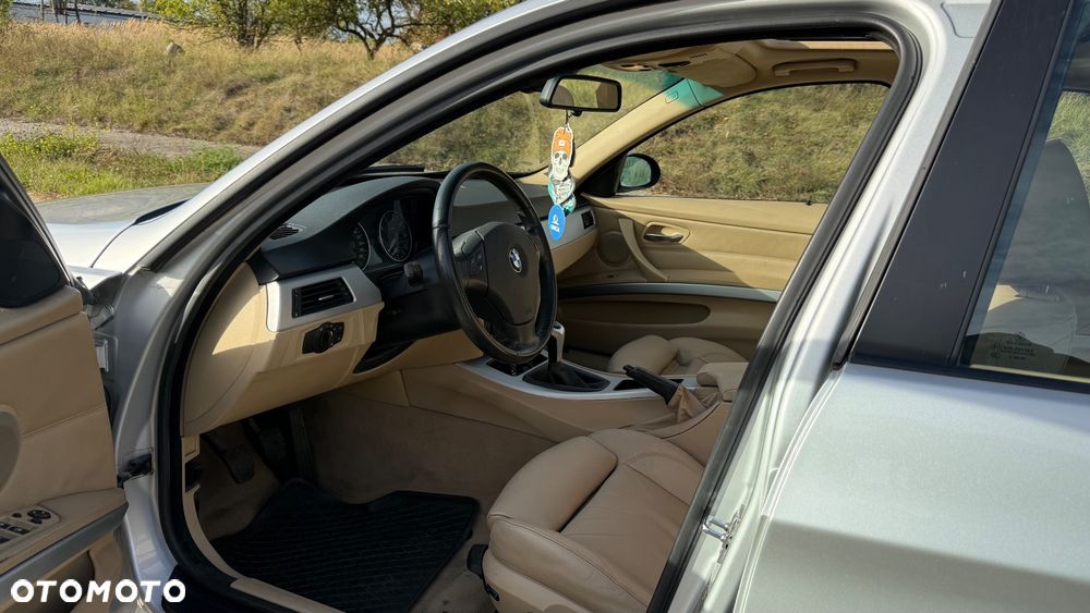 BMW Seria 3 320i - 23
