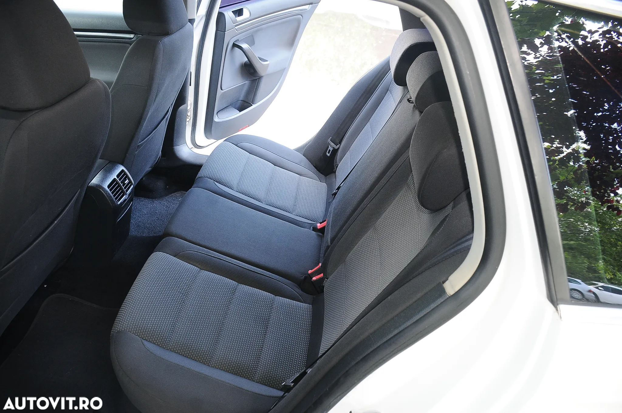 Volkswagen Golf 1.6 TDI DPF DSG Comfortline - 11