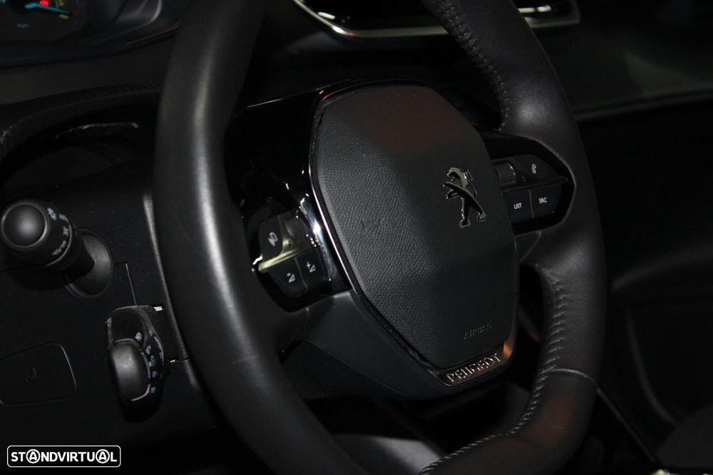 Peugeot e-208 - 9