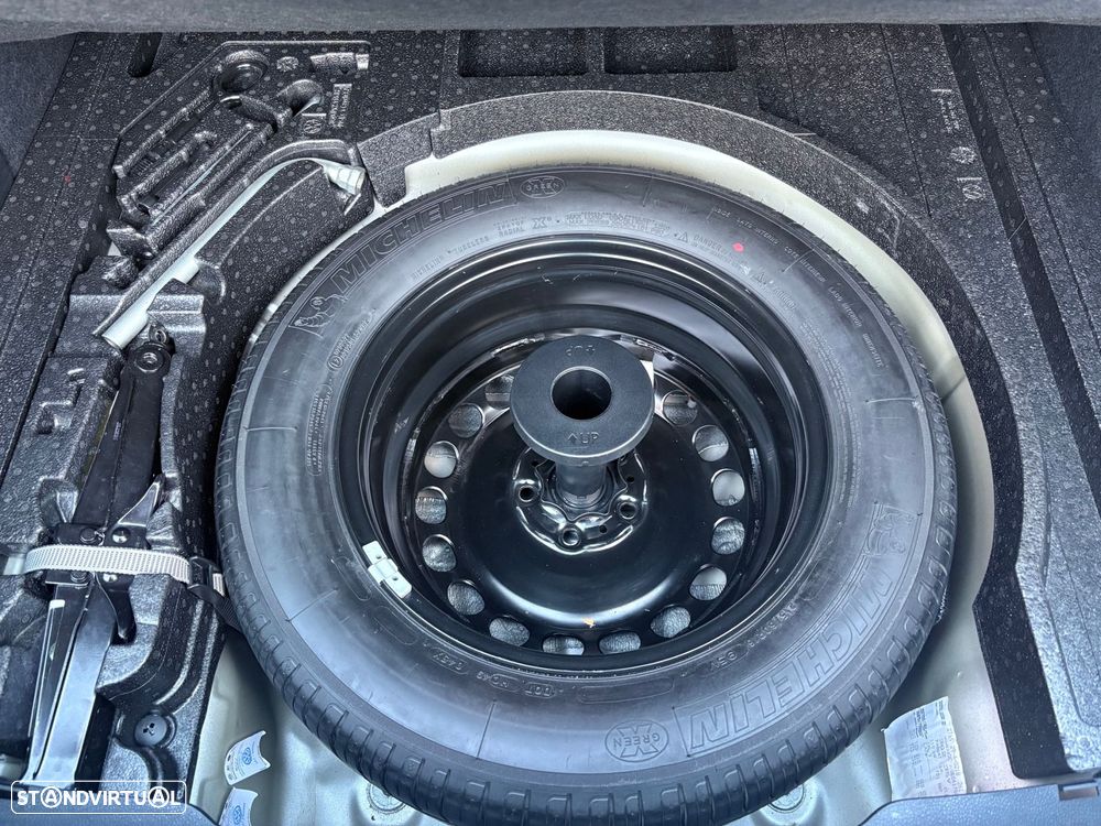 VW Passat 2.0 TDI Confortline DSG - 27