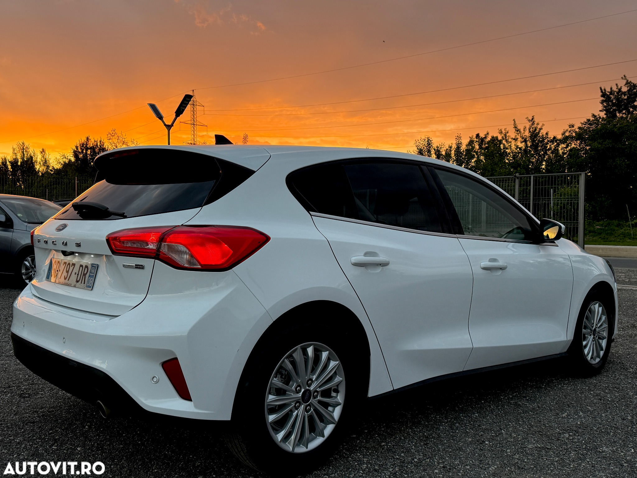 Ford Focus 1.0 EcoBoost Hybrid TITANIUM X - 12