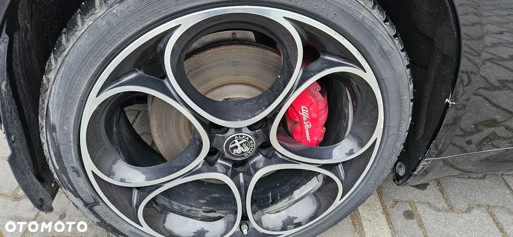 Alfa Romeo Giulia 2.0 Turbo TI Q4 - 12