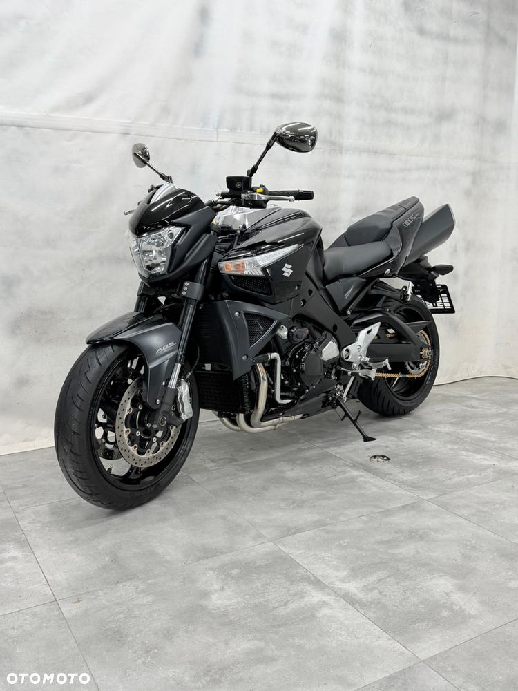 Suzuki GSX - 16