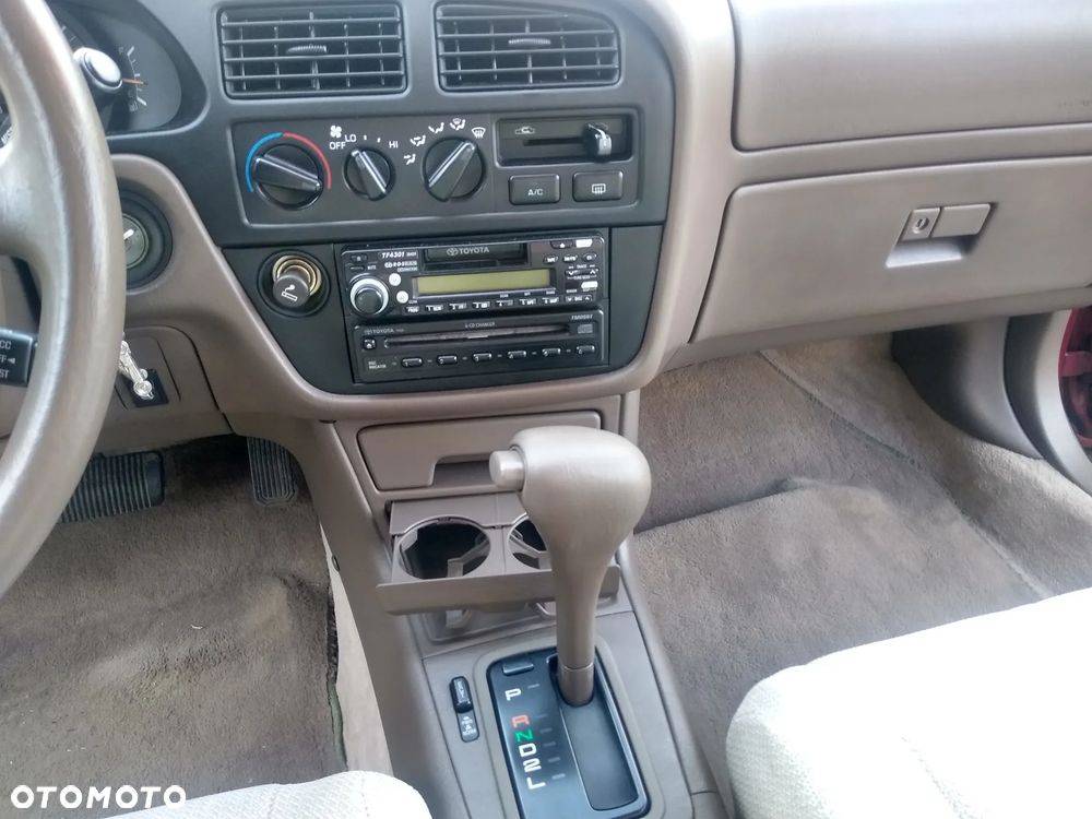 Toyota Camry 3.0 V6 LE - 12