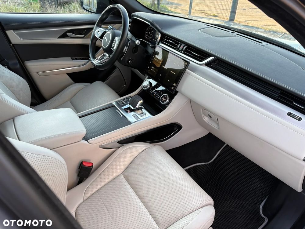 Jaguar F-Pace 2.0 P400e PHEV AWD R-Dynamic SE - 28