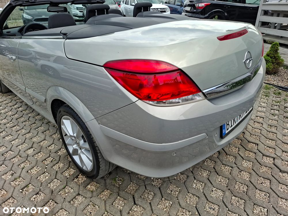 Opel Astra 1.8 Black&White - 11