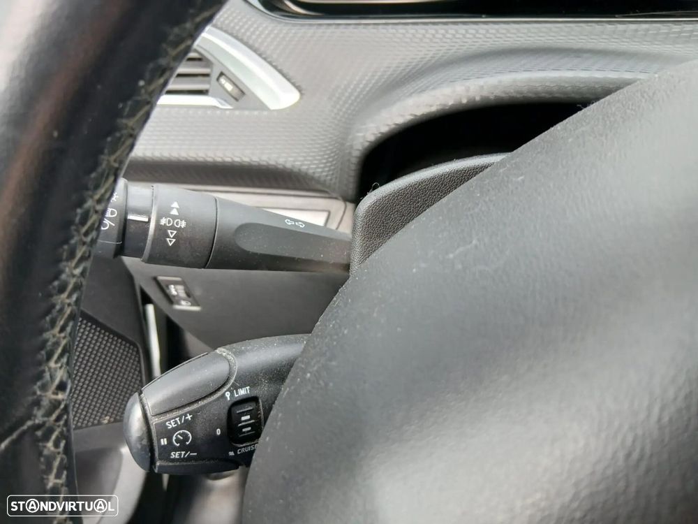 Peugeot 2008 1.6 BlueHDi Allure - 17