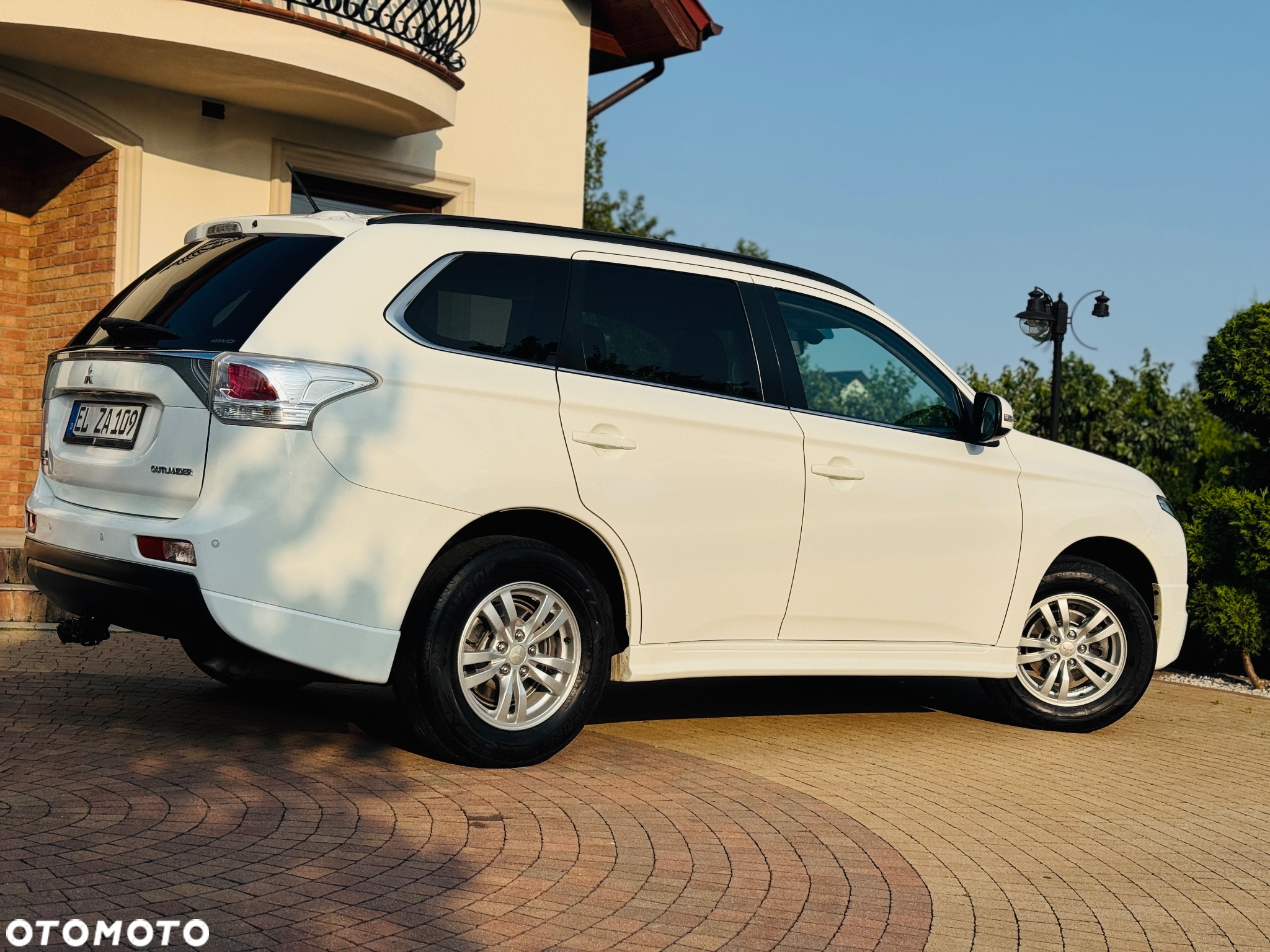 Mitsubishi Outlander 2.0 Intense + Navi 4WD CVT - 29