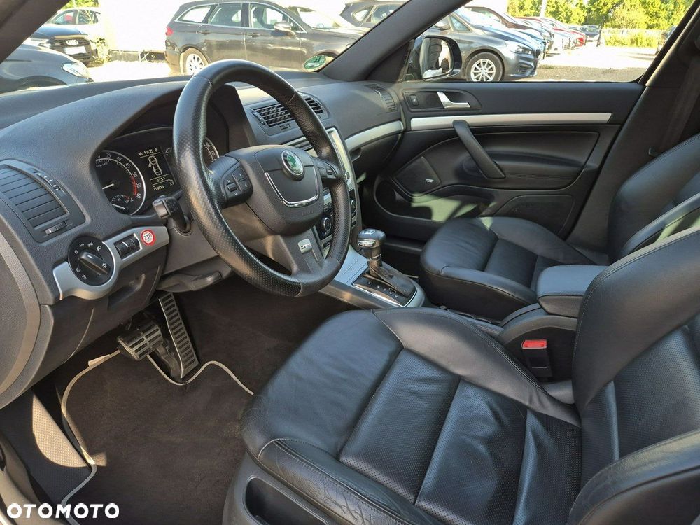 Skoda Octavia Combi 2.0 TDI CR DPF DSG RS - 13