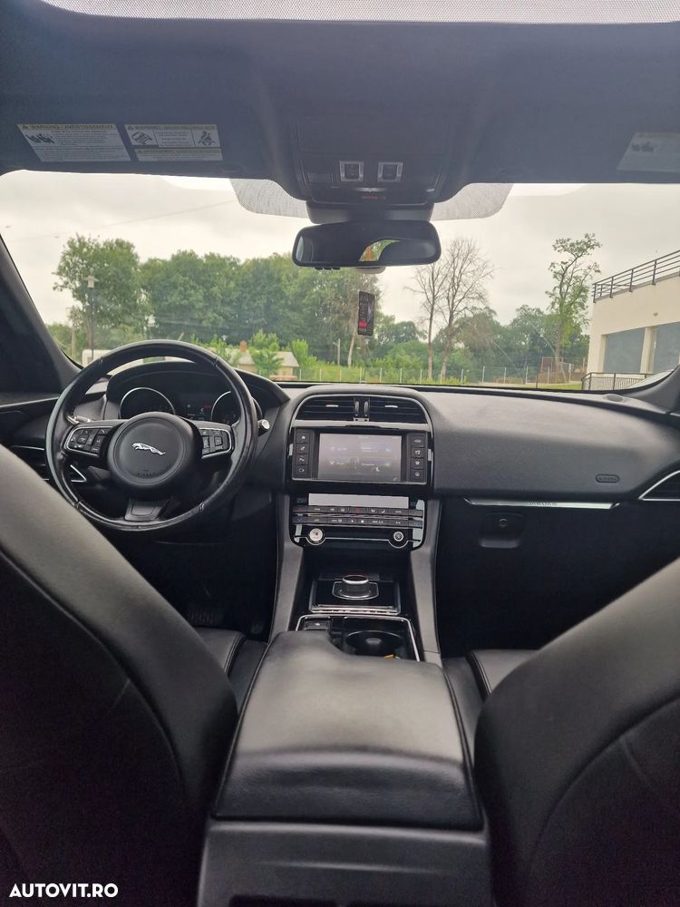 Jaguar F-Pace - 9