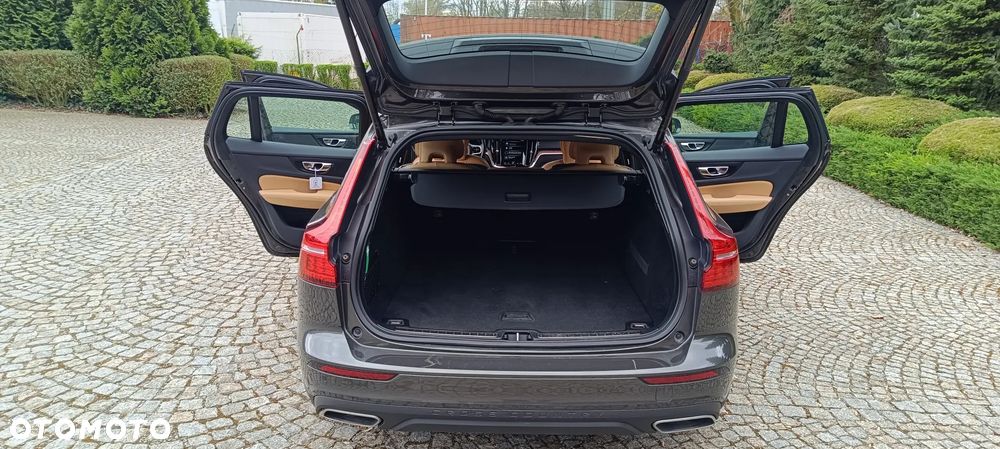 Volvo V60 Cross Country - 13