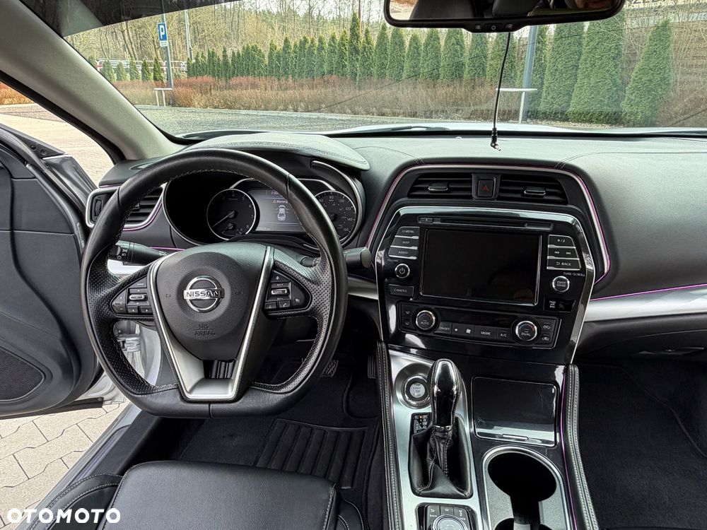 Nissan Maxima - 18