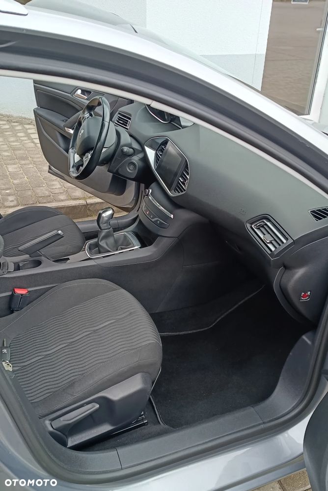 Peugeot 308 1.2 PureTech GPF Allure S&S - 9