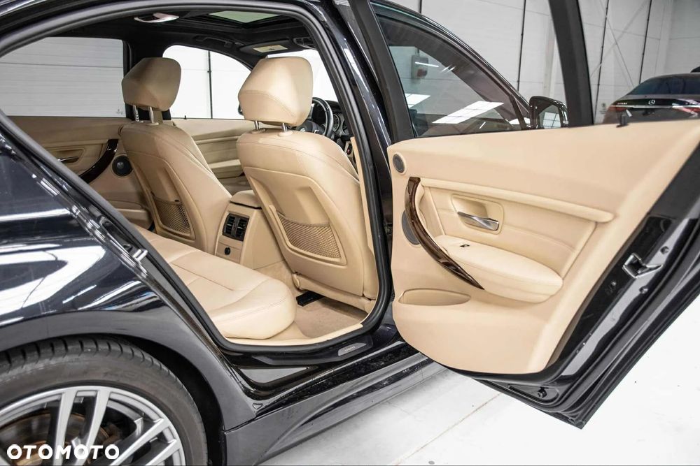 BMW Seria 3 335i Sport-Aut Sport Line - 14