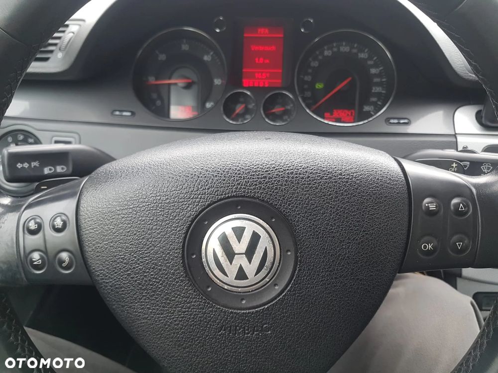 Volkswagen Passat 2.0 TDI DPF DSG Highline - 17