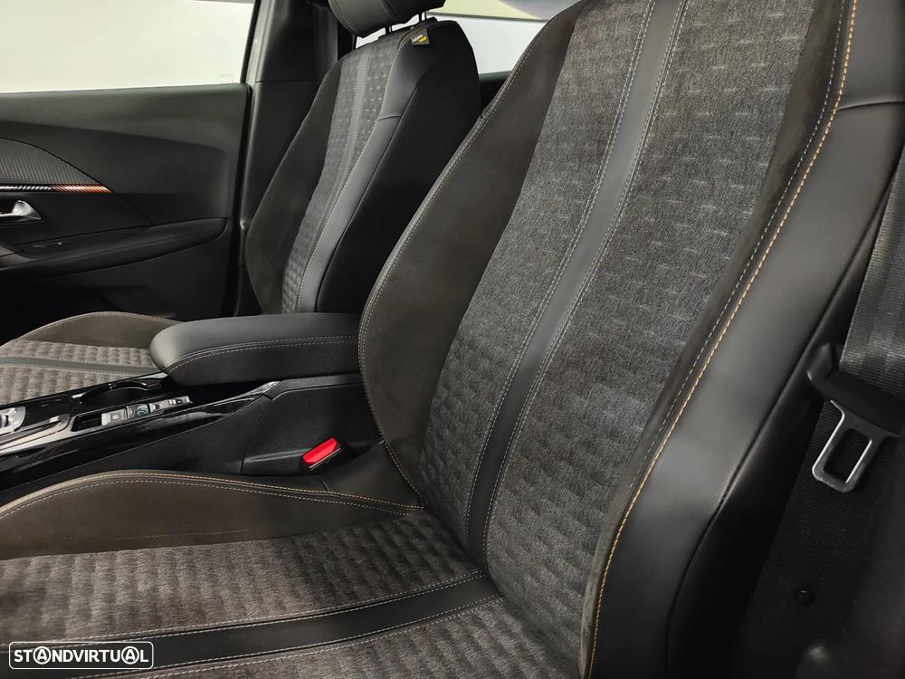 Peugeot 2008 1.2 PureTech Allure EAT8 - 36