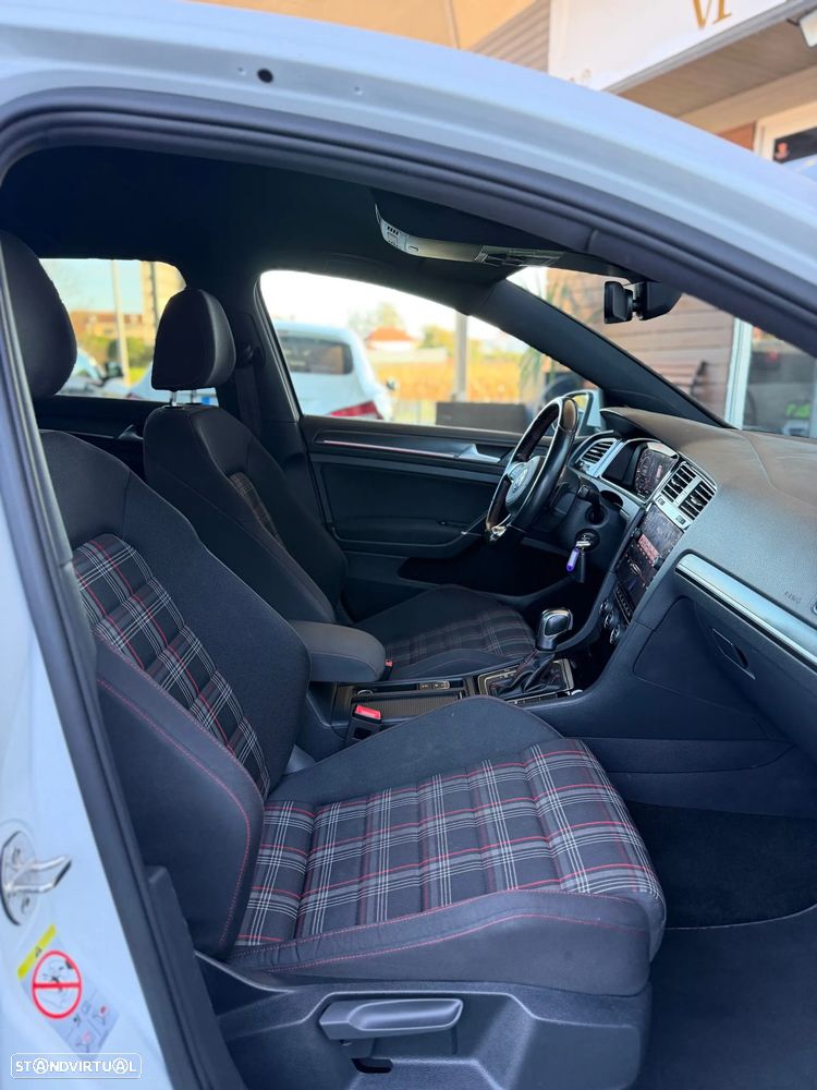 VW Golf 2.0 TSI GTI DSG Performance - 24