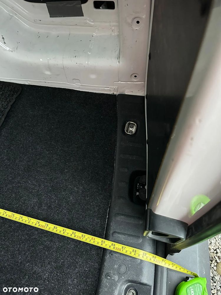 Volkswagen Caddy Maxi - 32