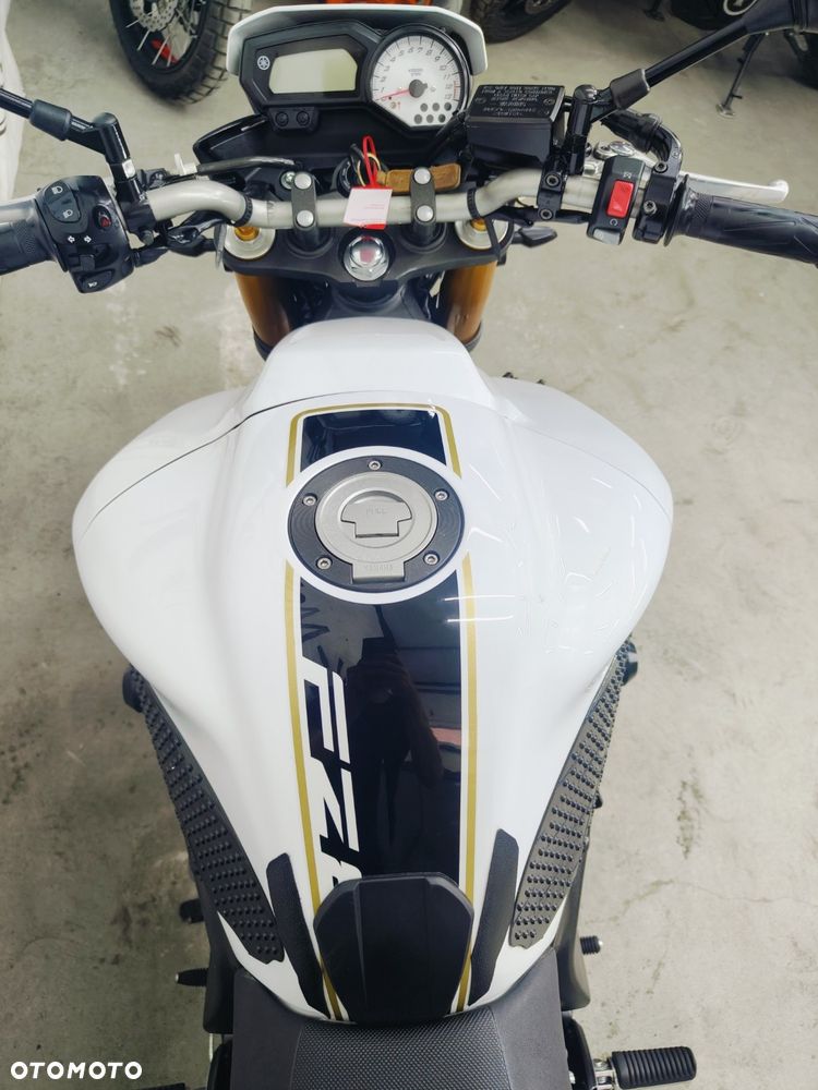 Yamaha FZ8 - 13