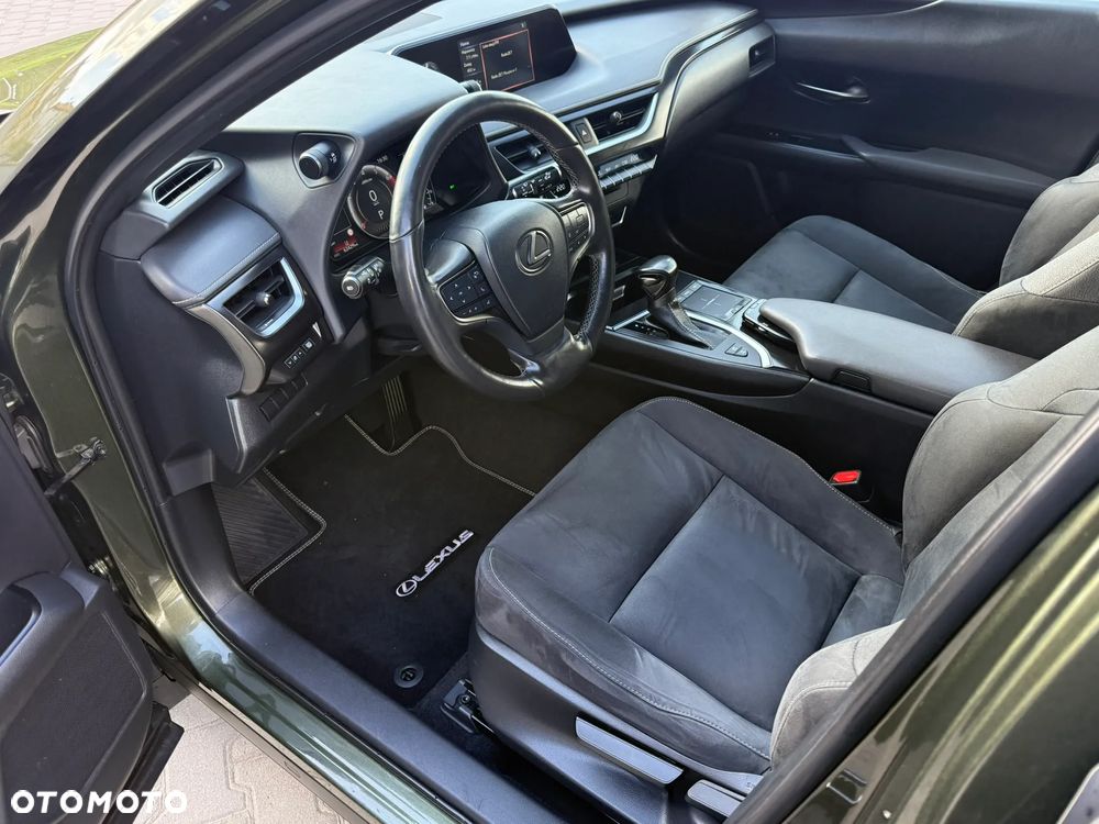 Lexus UX 250h F Sport 2WD - 30