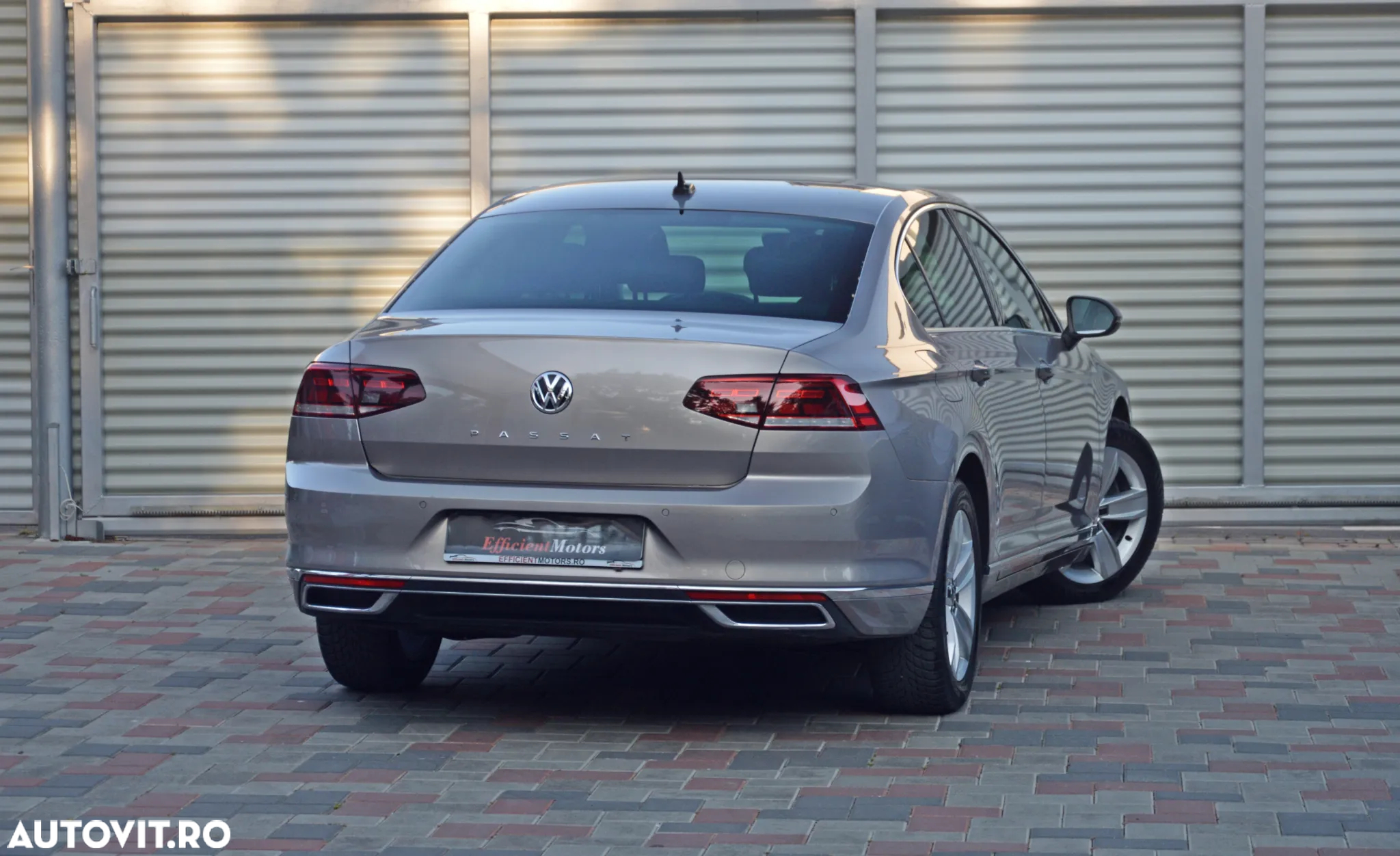 Volkswagen Passat 2.0 TDI DSG Highline - 13