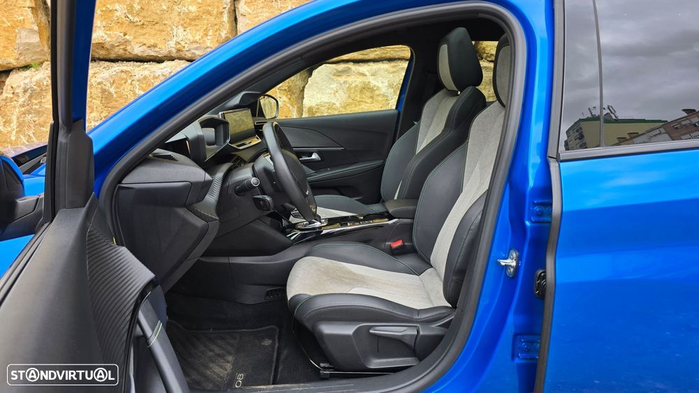 Peugeot e-208 GT - 45