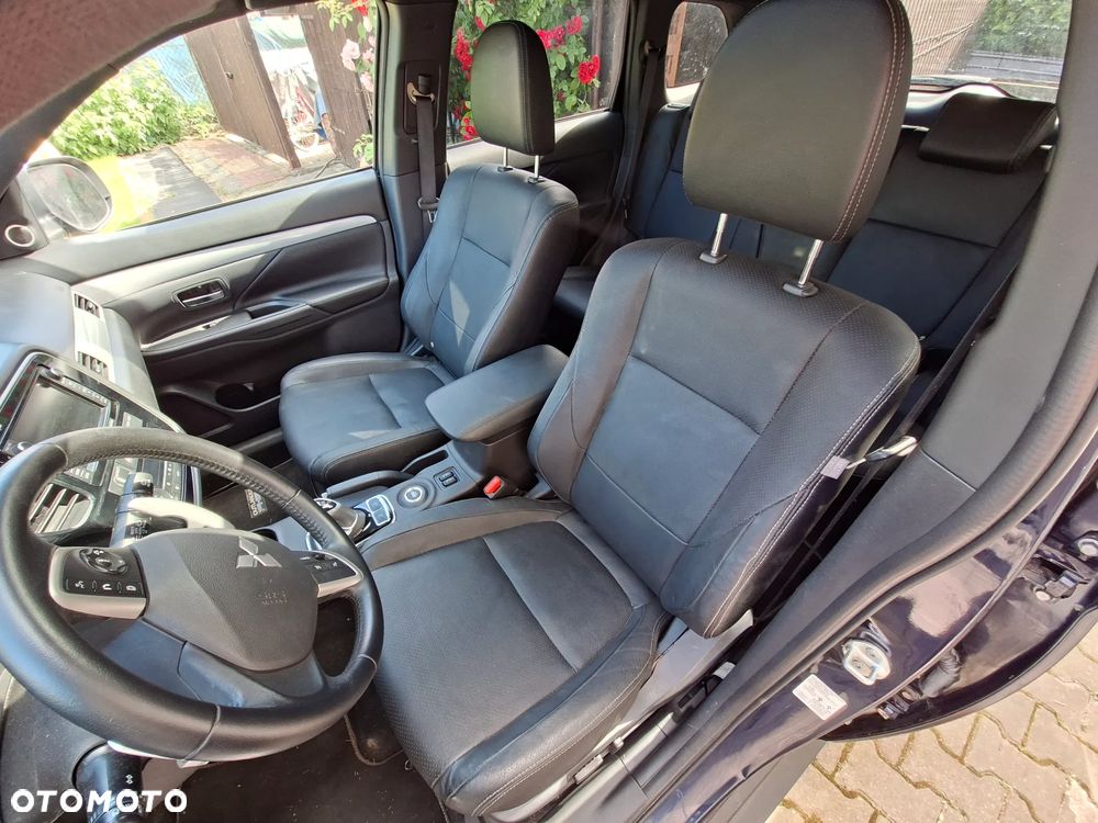 Mitsubishi Outlander Instyle NAVI - 11
