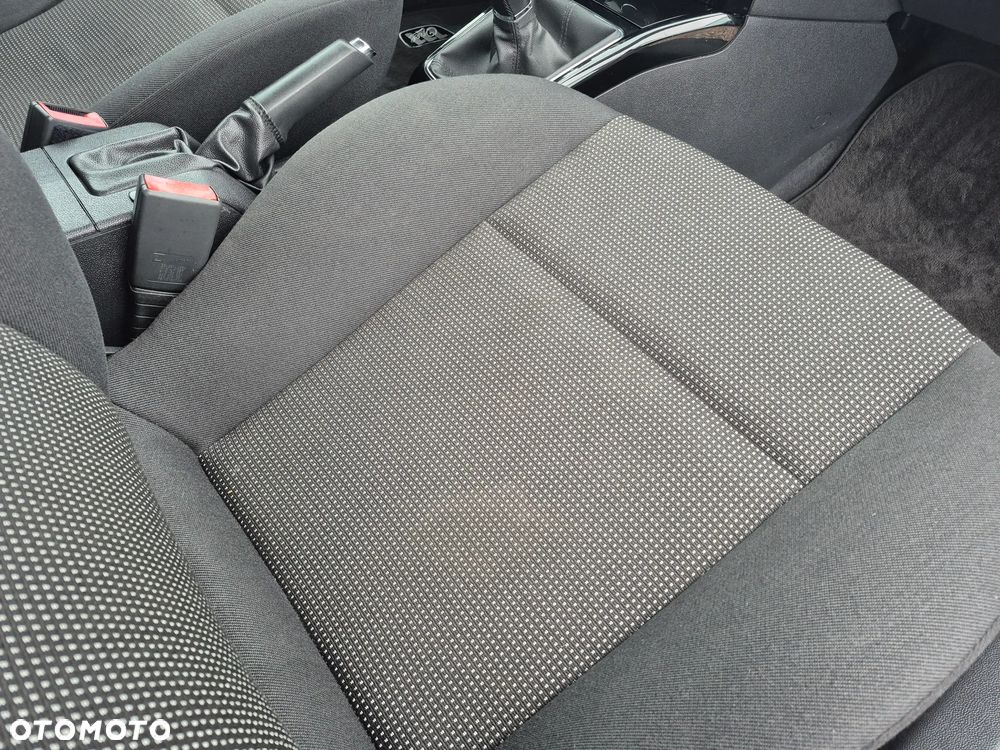 Opel Astra 1.6 Black&White - 30