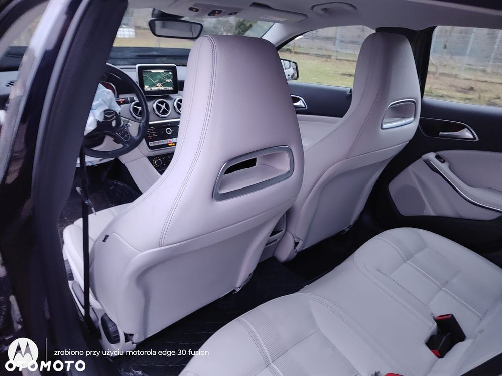 Mercedes-Benz GLA 250 4Matic 7G-DCT AMG Line - 13