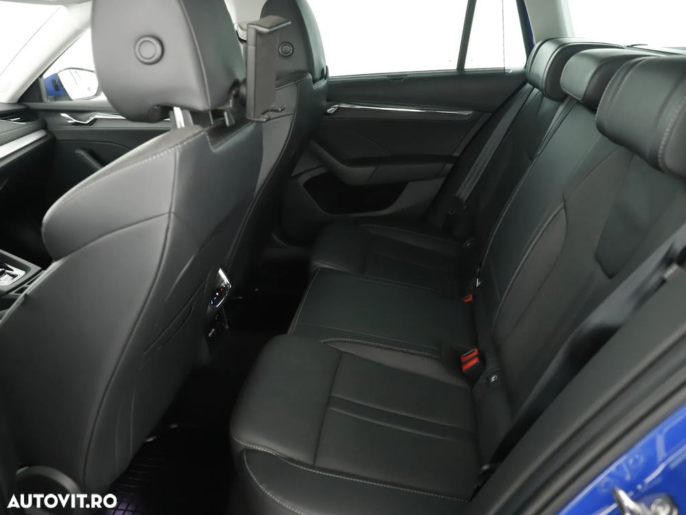 Skoda Octavia Combi 2.0 TDI DSG Premium Edition - 10