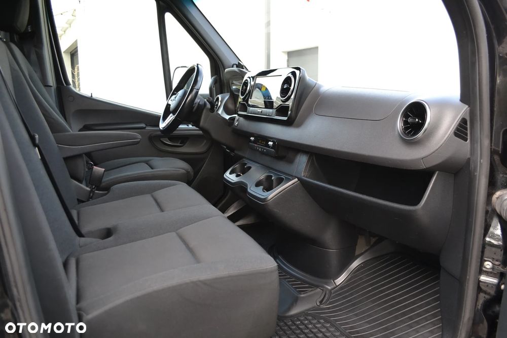 Mercedes-Benz Sprinter - 14