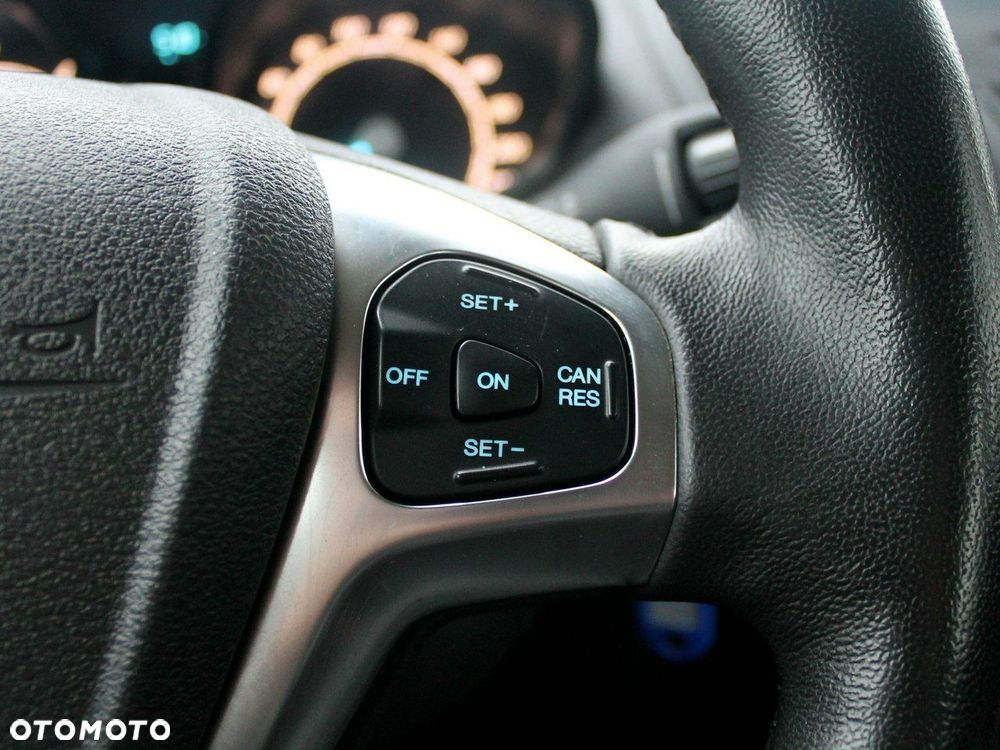 Ford Transit Courier - 20