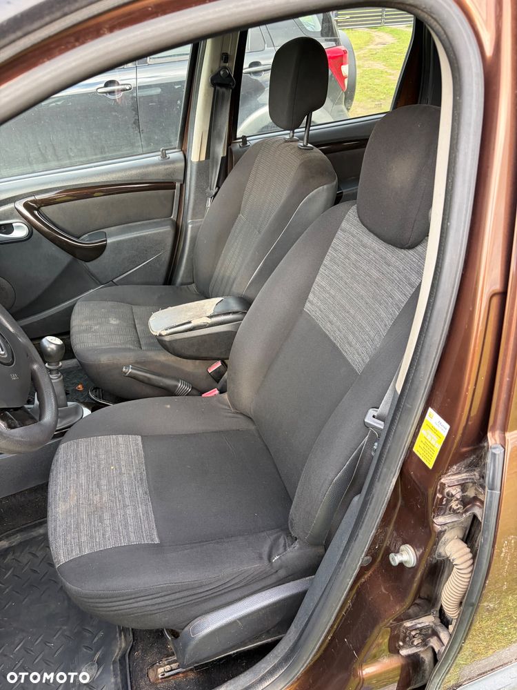 Dacia Duster 1.6 Laureate 4x4 - 9