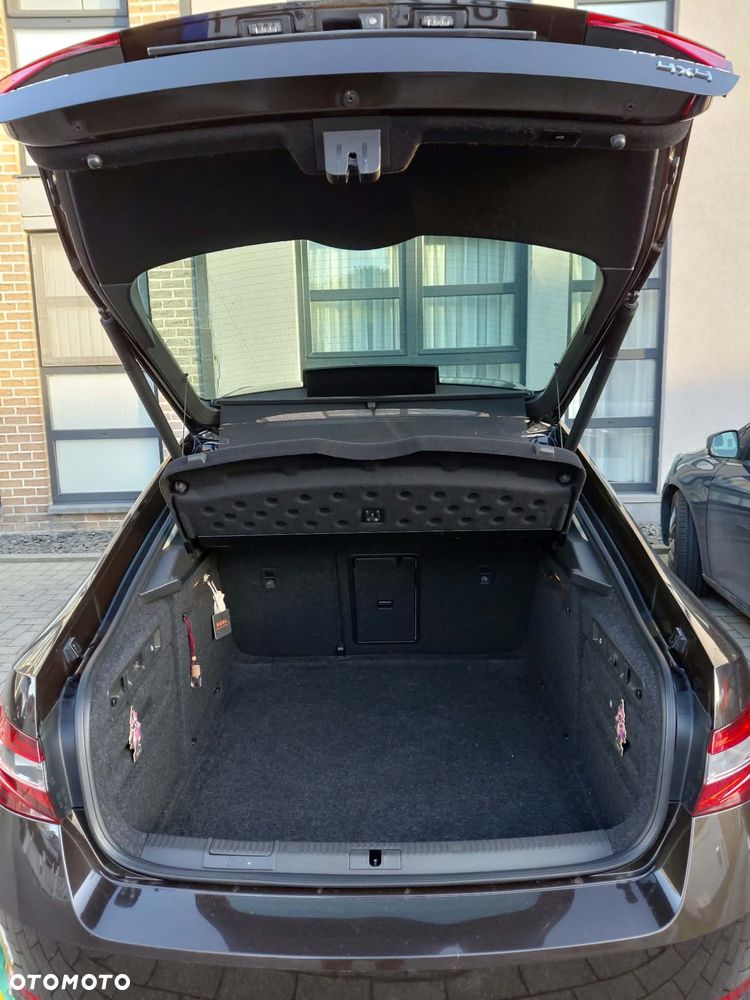 Skoda Superb 2.0 TDI 4x4 L&K DSG - 14
