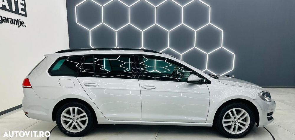 Volkswagen Golf 1.6 TDI BlueMotion Technology Trendline - 35