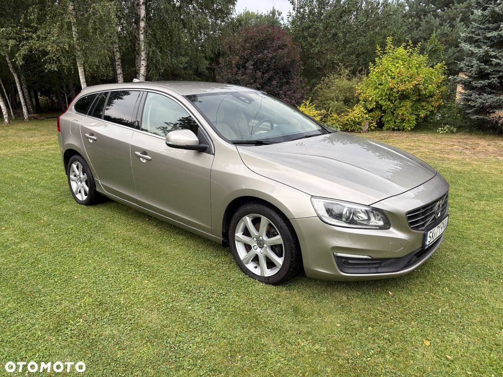 Volvo V60 D4 Drive-E Momentum - 1