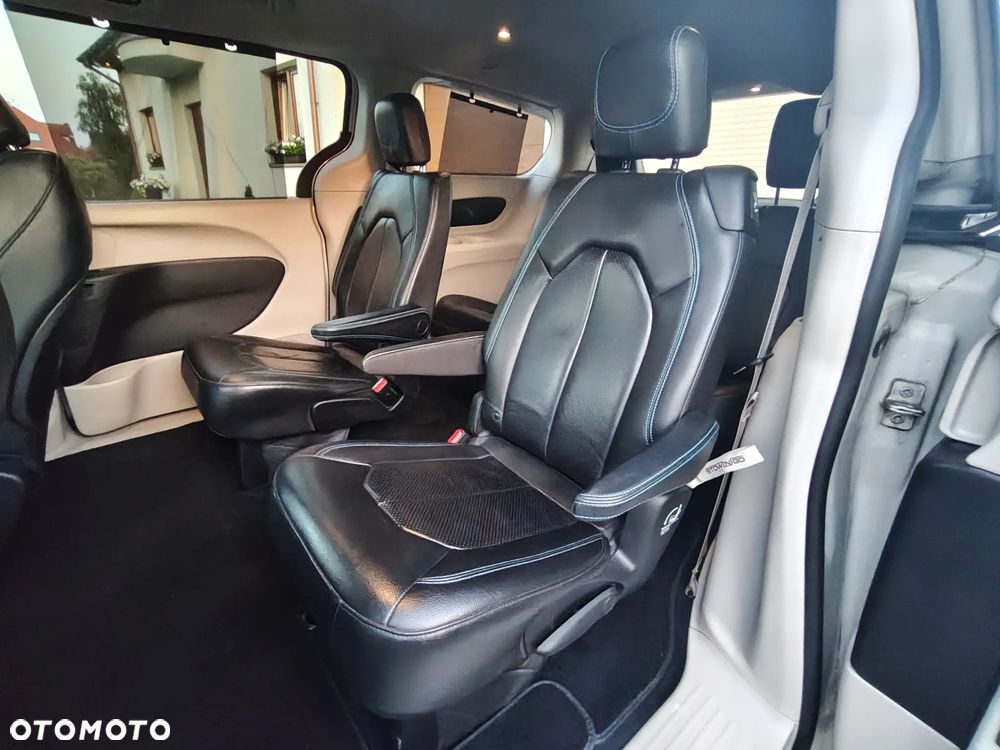 Chrysler Pacifica - 13
