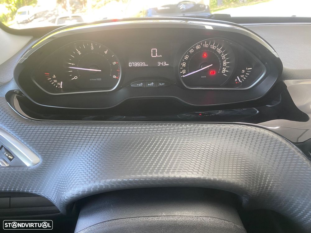 Peugeot 2008 1.6 BlueHDi Style - 11