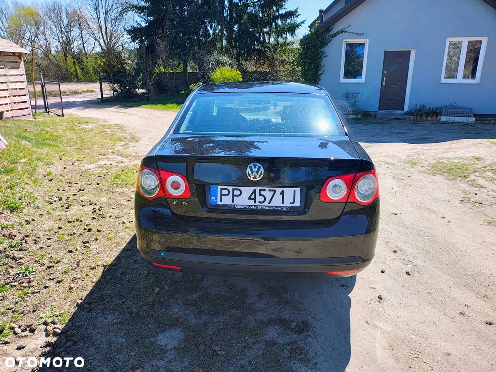 Volkswagen Jetta 1.6 Trendline - 10