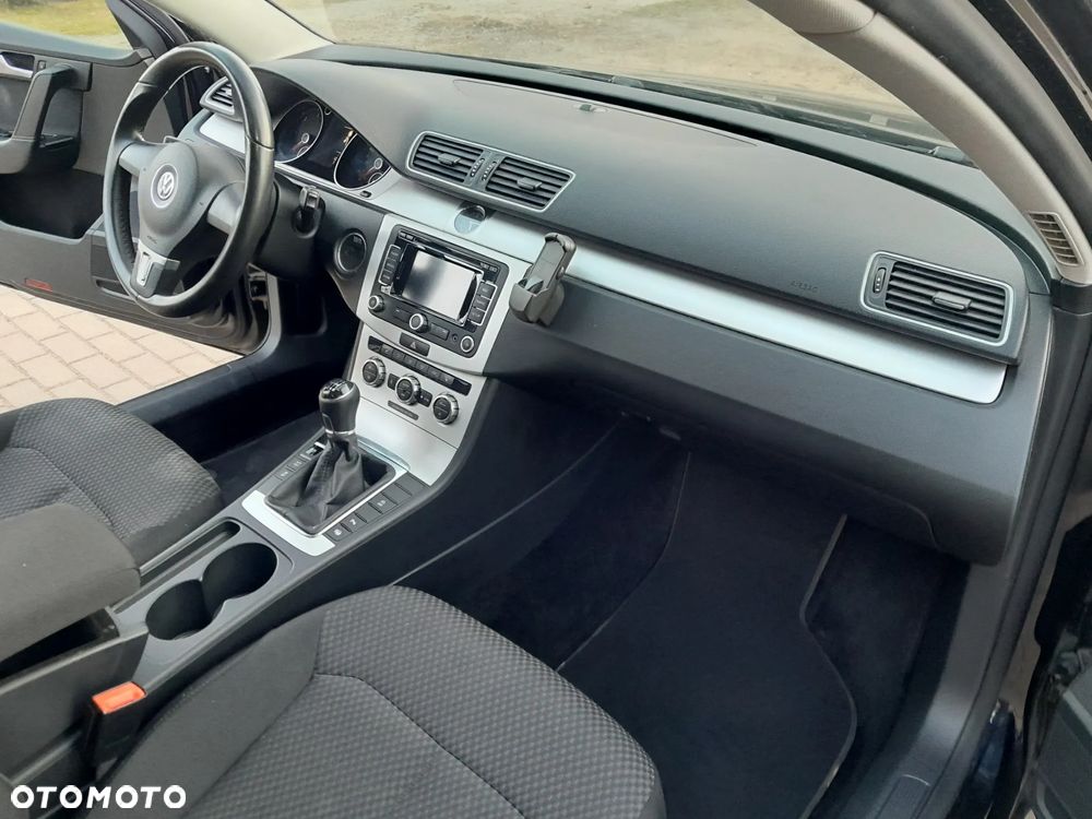 Volkswagen Passat 2.0 Blue TDI SCR Trendline - 21