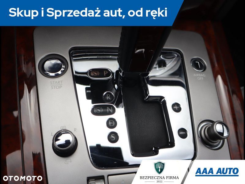 Volkswagen Phaeton - 15