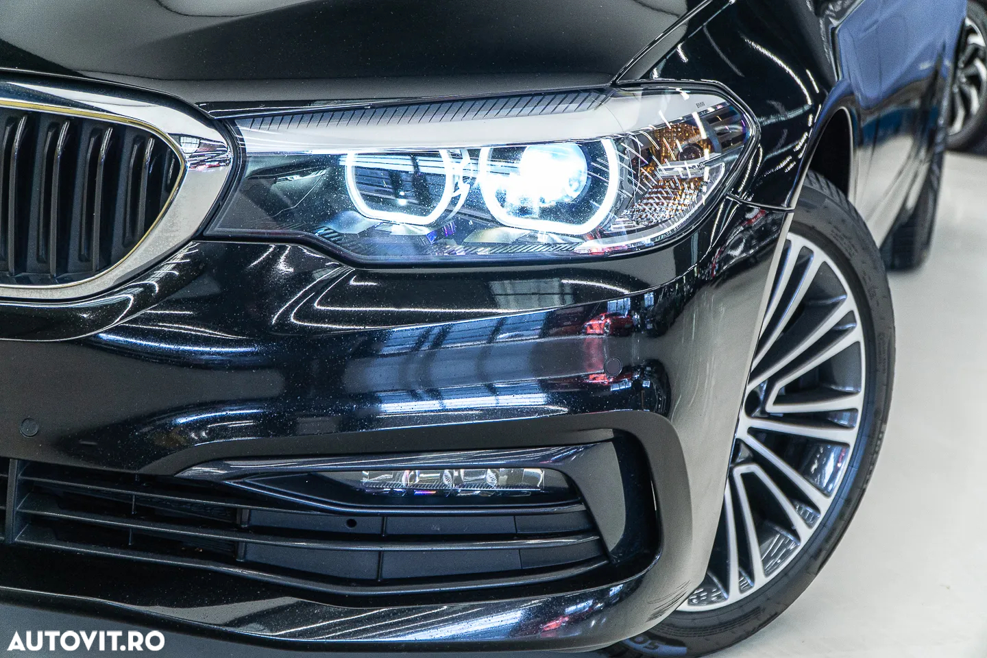 BMW Seria 5 520i Aut. Sport Line - 35