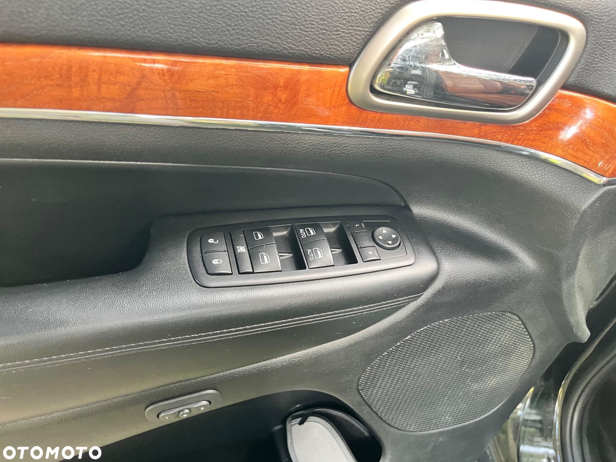 Jeep Grand Cherokee 5.7 V8 HEMI 4WD Automatik Overland - 24