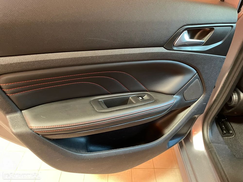 Peugeot 308 1.6 BlueHDi GT Line EAT6 - 32