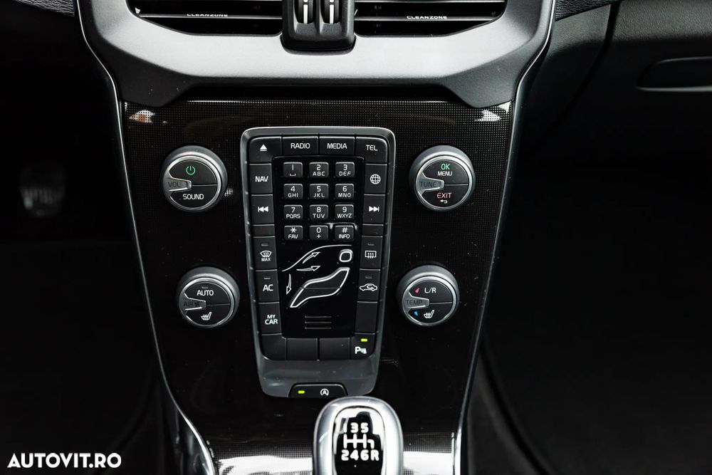 Volvo V40 D2 Momentum - 24