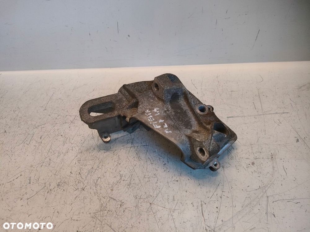 FORD FIESTA MK7 1.4 B 09- ŁAPA WSPORNIK SILNIKA 8A666F001DB - 7