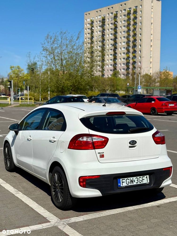 Kia Rio 1.2 L - 3