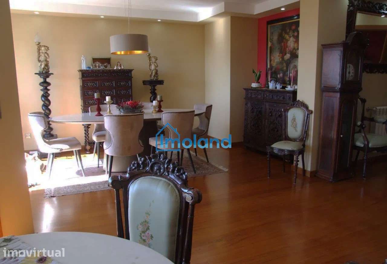 Apartamento T3 com Terraço e 3 Casas de Banho - Grande imagem: 3/21